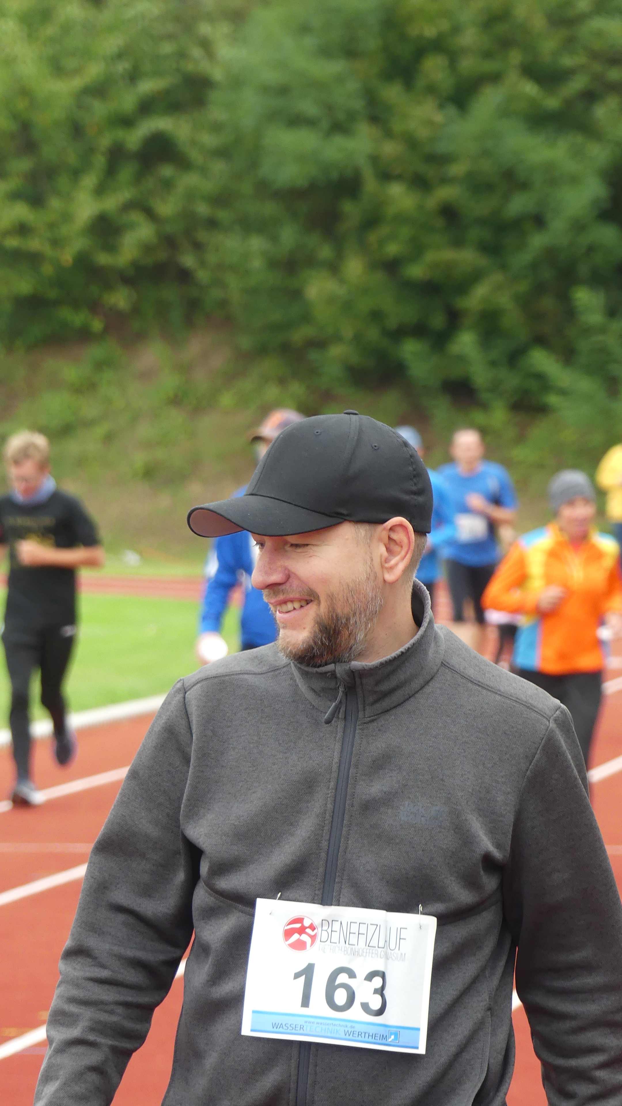 Bild vom 14. Benefizlauf im Jahr 2024. Dies ist das 48. Bild.